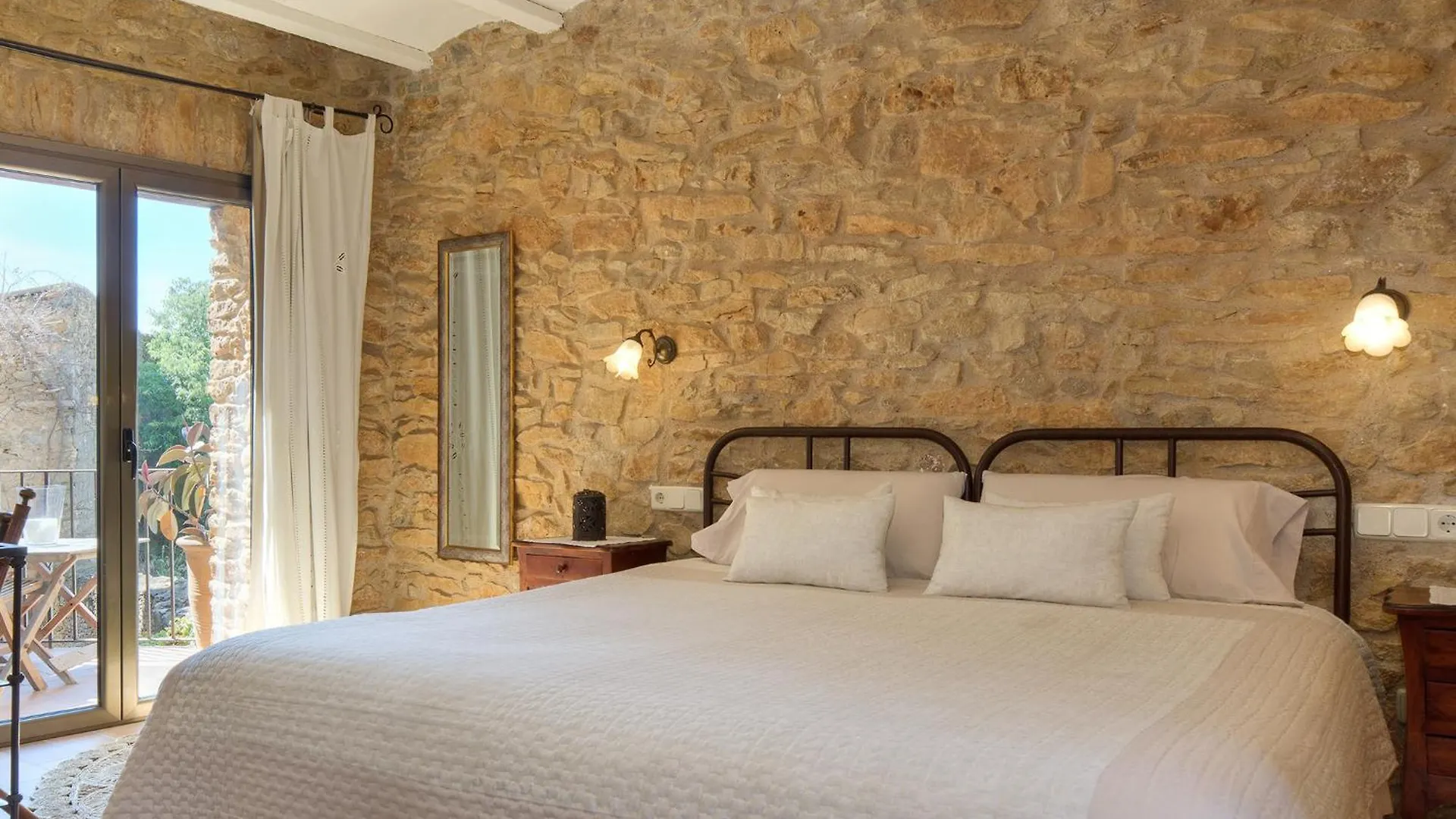 Can Barrull Bed & Breakfast Sant Feliu de Boada